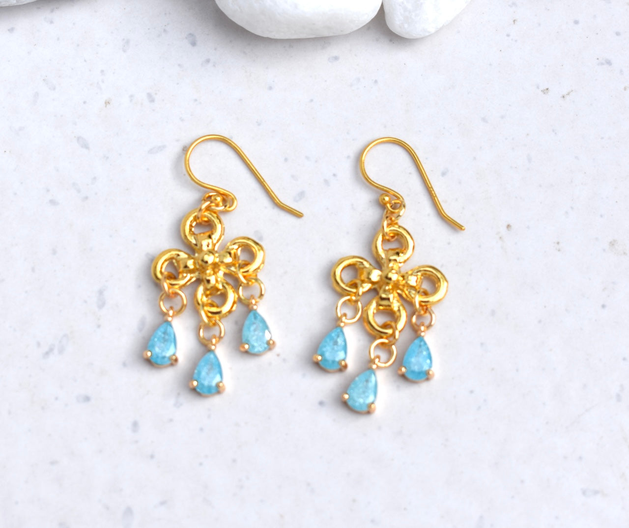 'Bianco' - Gold & azure drop earrings
