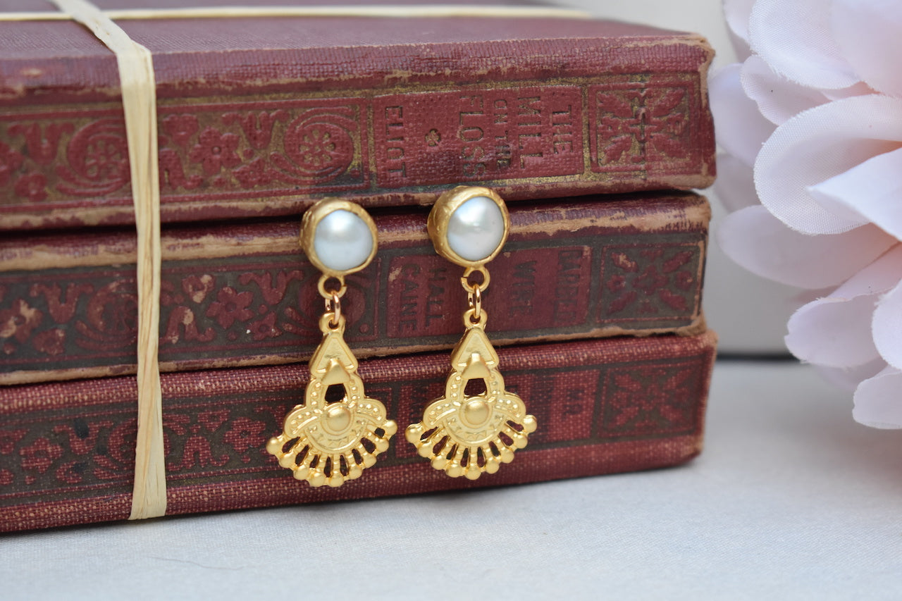 'Eve' - Gold drop earring
