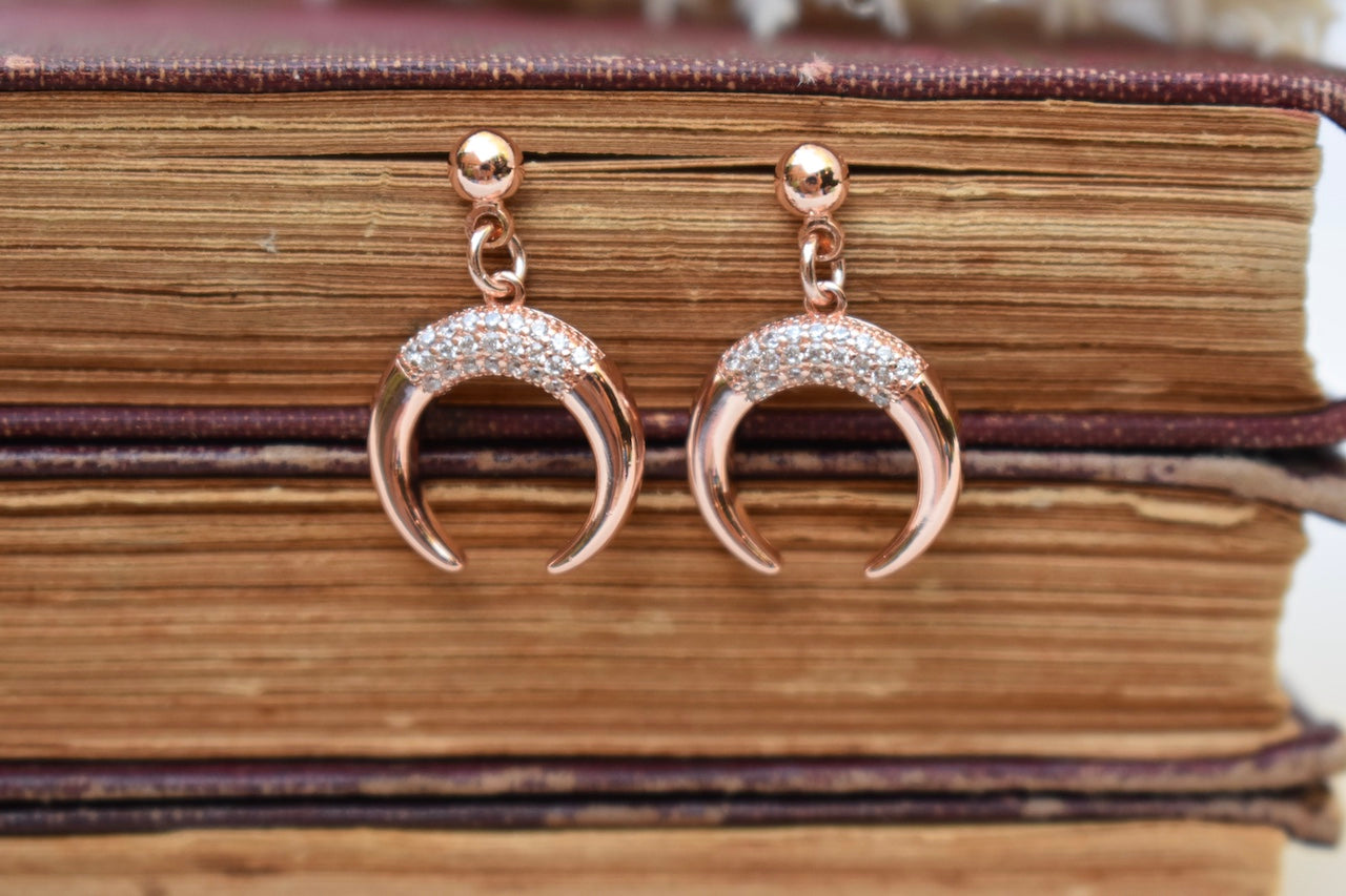 'Nalo' - Rose gold horn earrings
