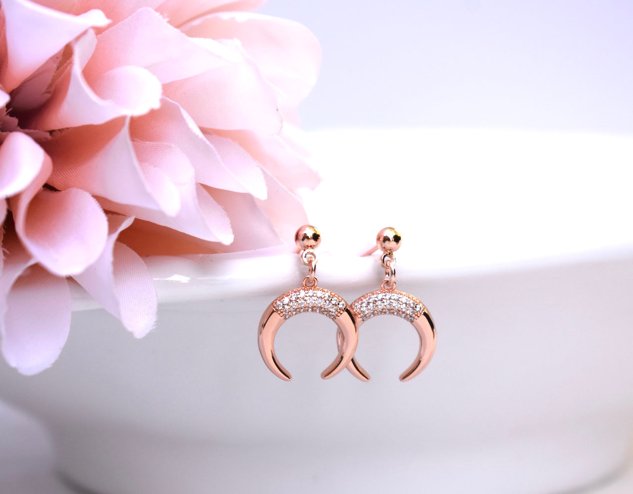 'Nalo' - Rose gold horn earrings