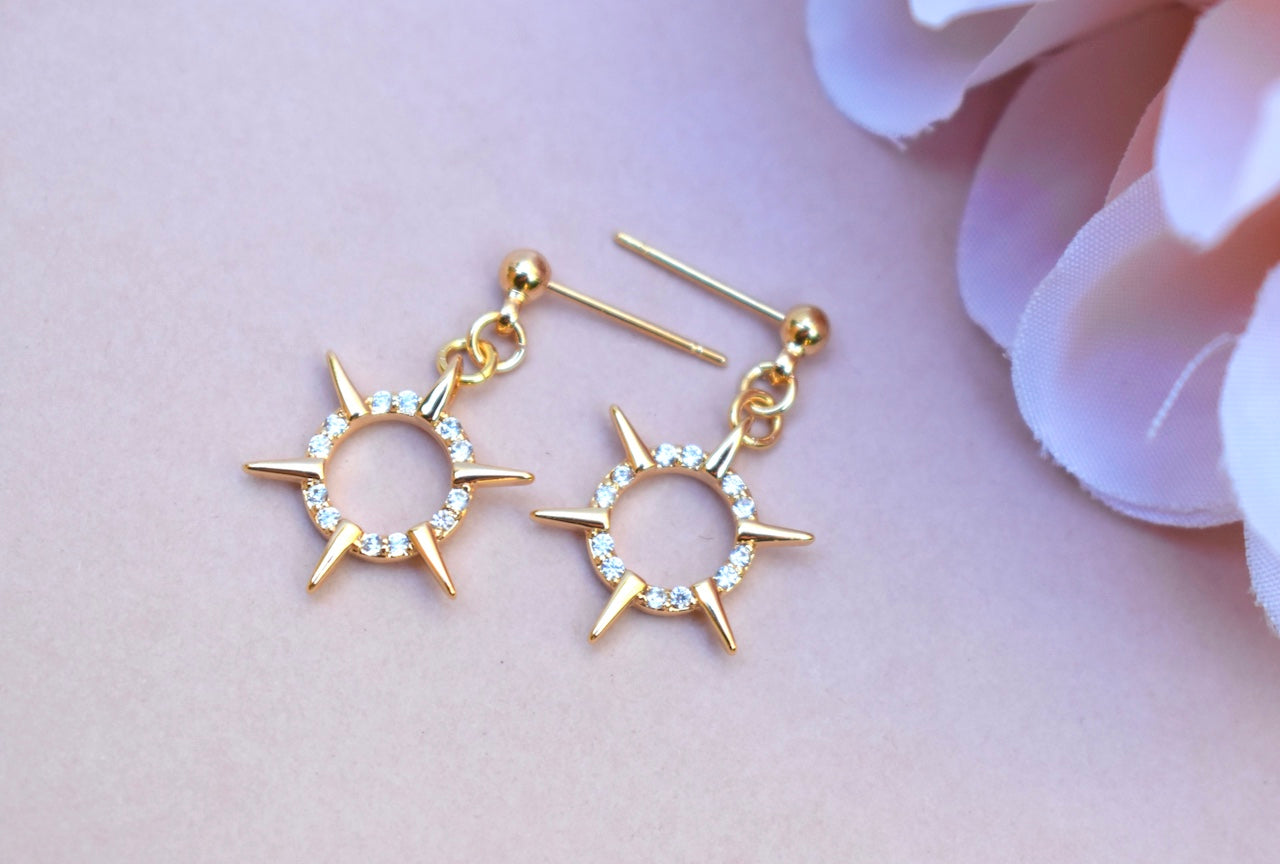 'Veda' - Gold spike earring