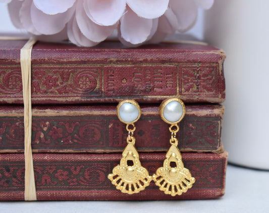 'Eve' - Gold drop earring