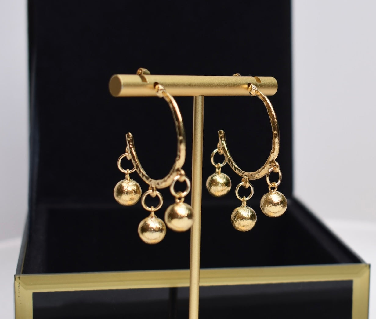'Paloma' - Gold hoop earrings