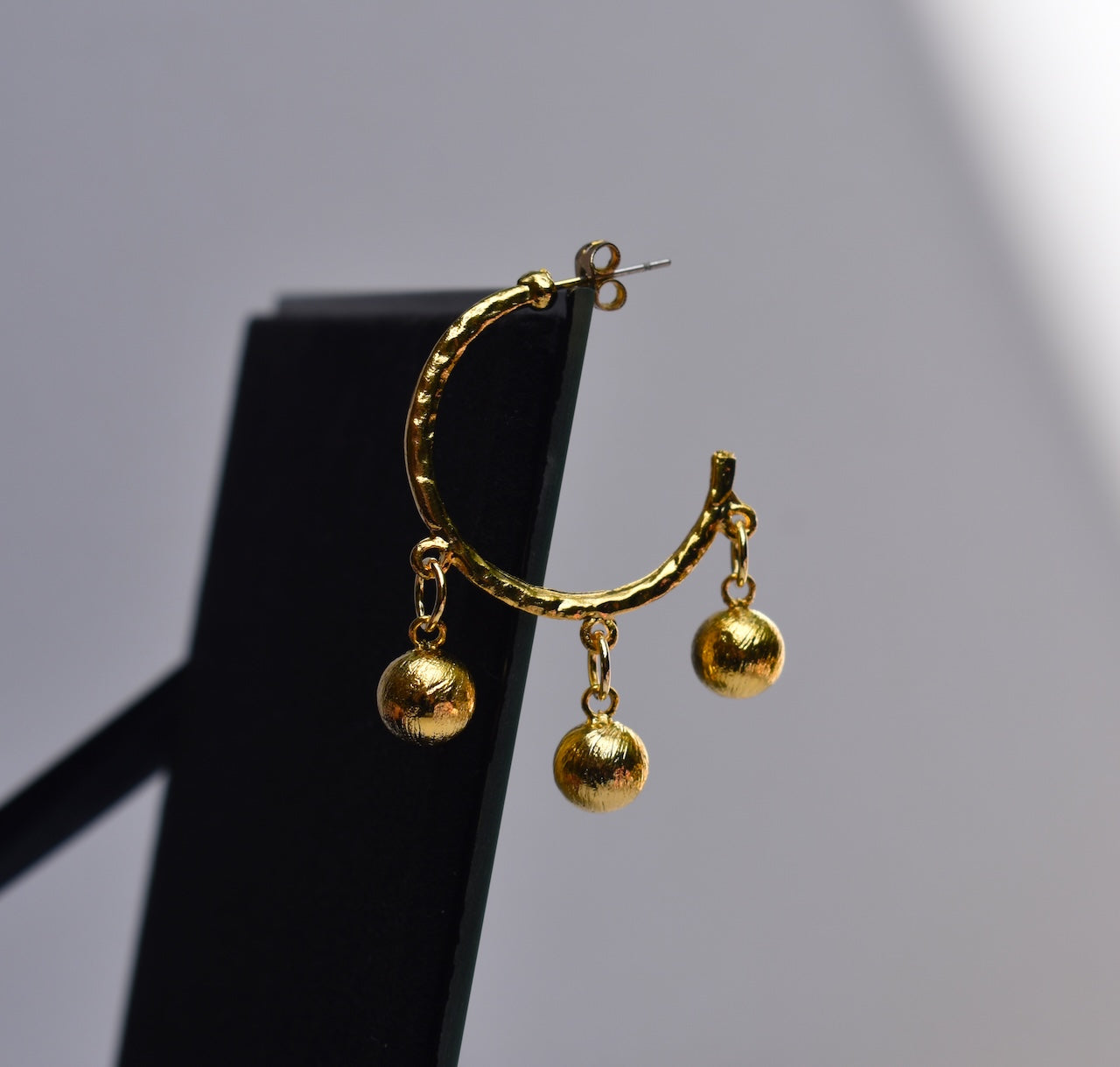 'Paloma' - Gold hoop earrings